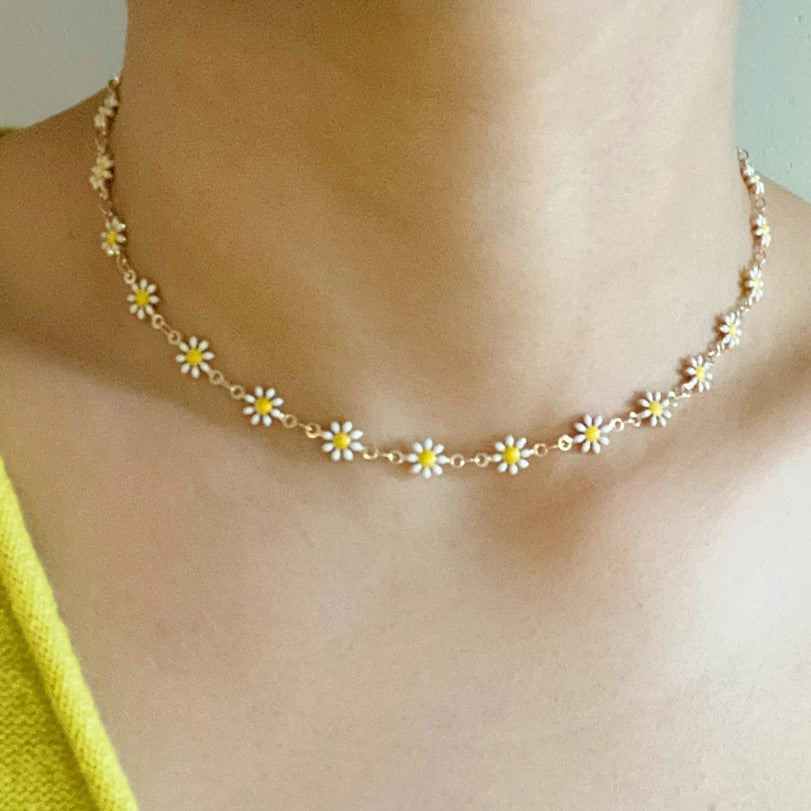 Model wearing a yellow daisy charm choker