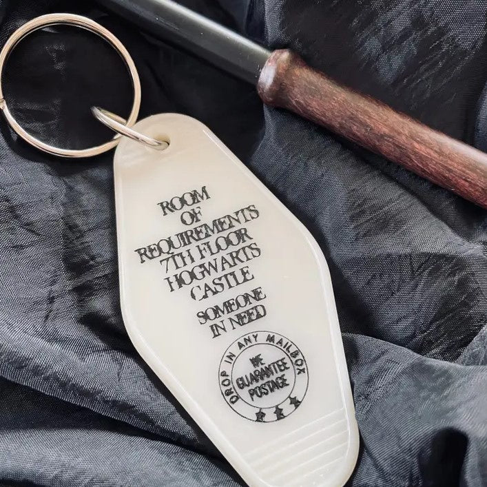 room of requirements hogwarts castle motel style keychain in white and black